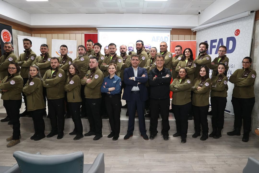 DÜZCE'DE ARAMA-KURTARMA GÖNÜLLÜLERİNE BRÖVE TAKDİMİ