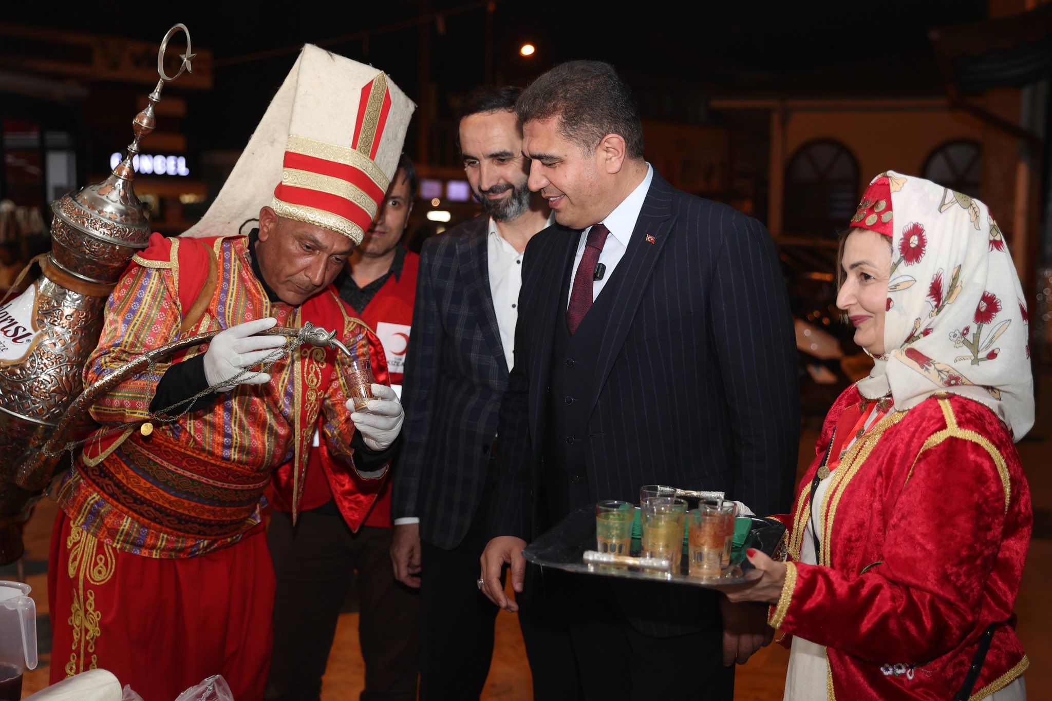 DÜZCE'DE BAL ŞERBETİ İKRAMI GELENEK HALİNE GETİRİLİYOR
