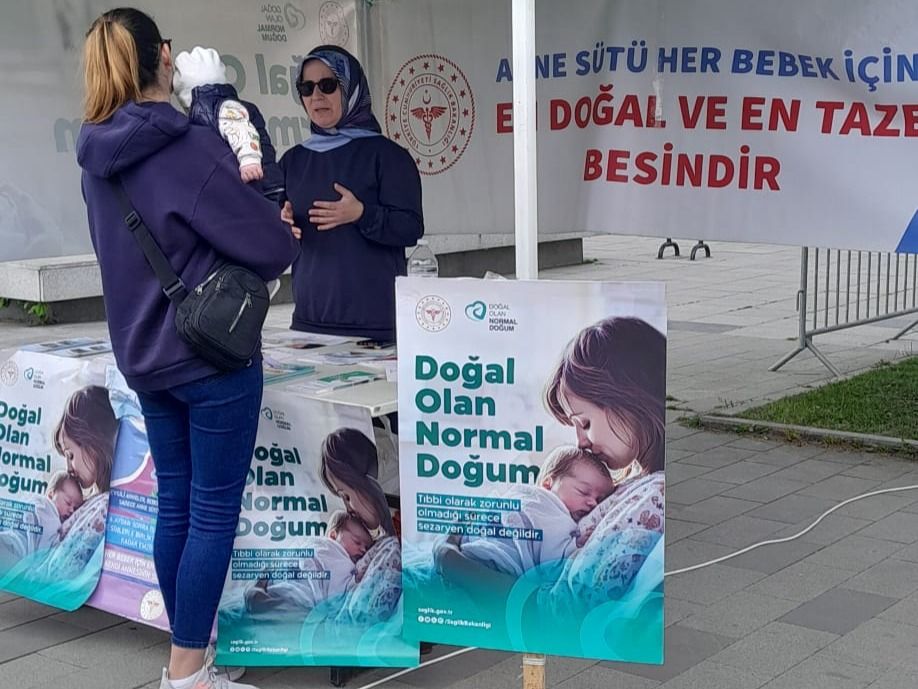 DÜZCE'DE ''DOĞAL OLAN NORMAL DOĞUM'' STANDINA YOĞUN İLGİ