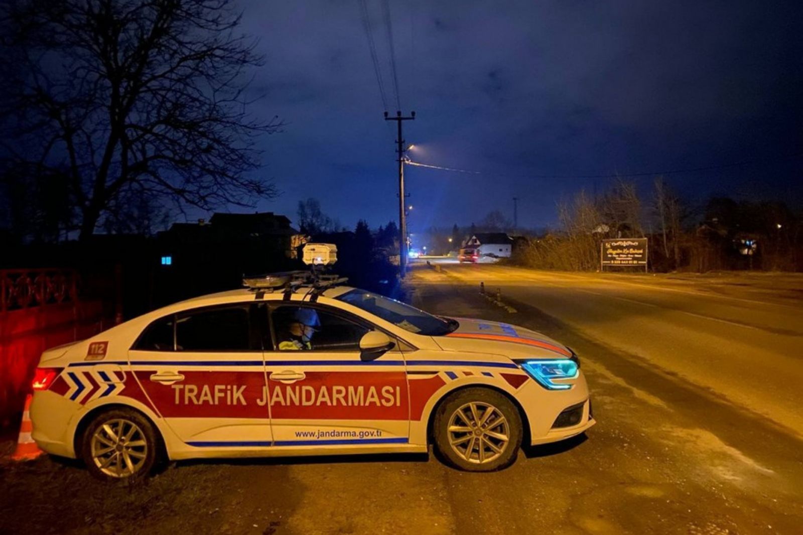 DÜZCE'DE DRONE DESTEKLİ GECE HIZ DENETİMİ YAPILDI