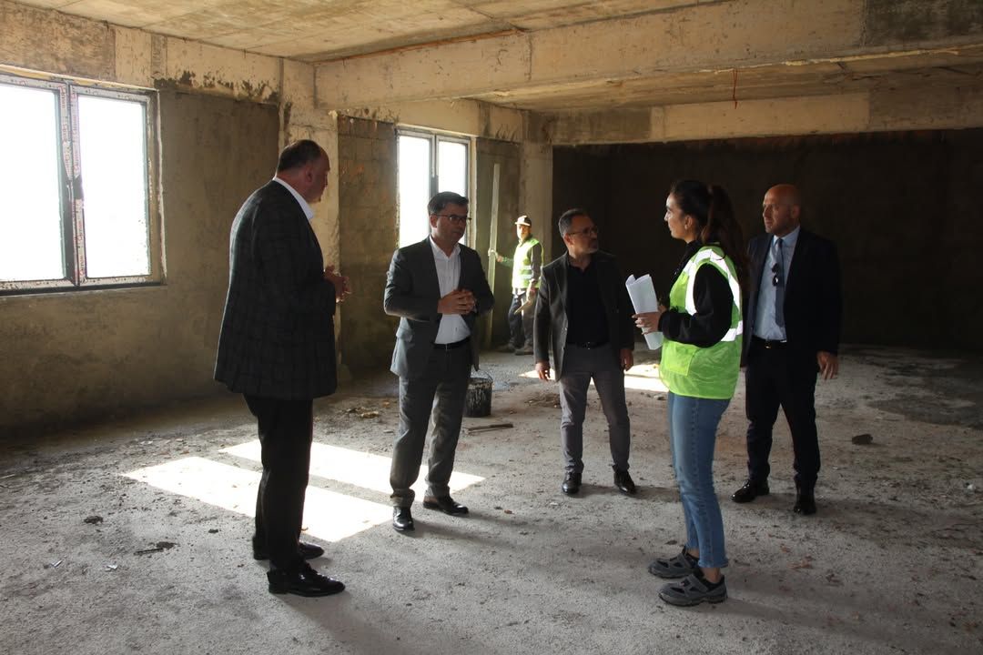 DÜZCE'DE GENÇLİĞE YATIRIM SÜRÜYOR BEYKÖY GENÇLİK MERKEZİ'NDE İNCELEME