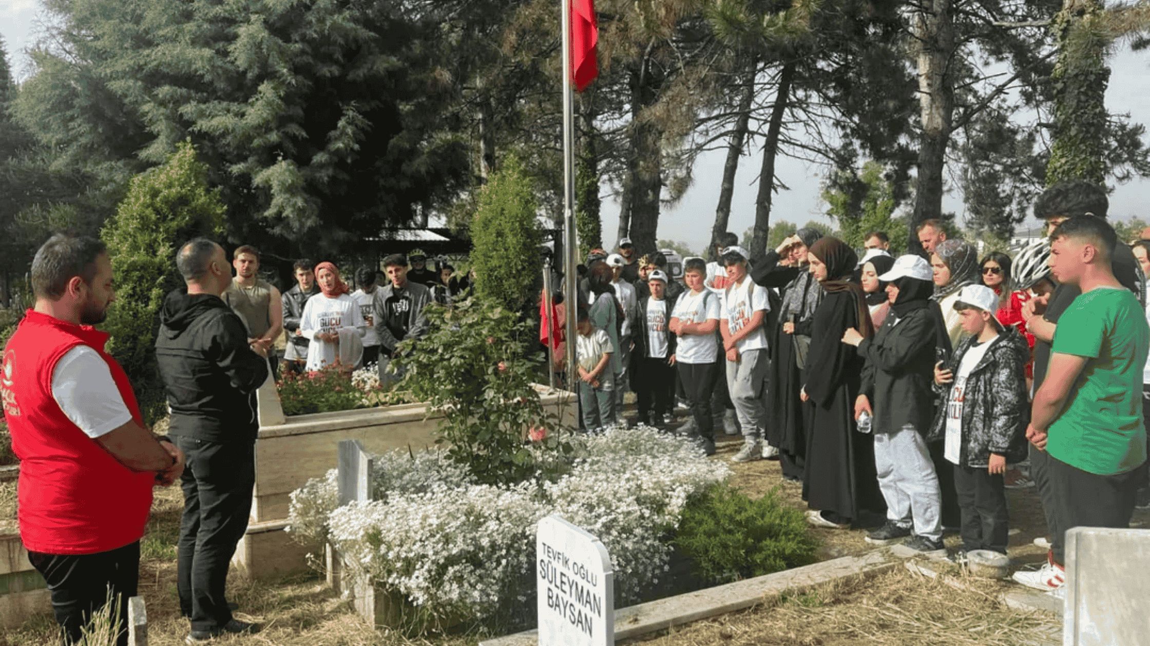 DÜZCE'DE GENÇLİK HAFTASI BİSİKLET TURU ŞEHİT UFUK BAYSAN'A ANLAMLI ZİYARET