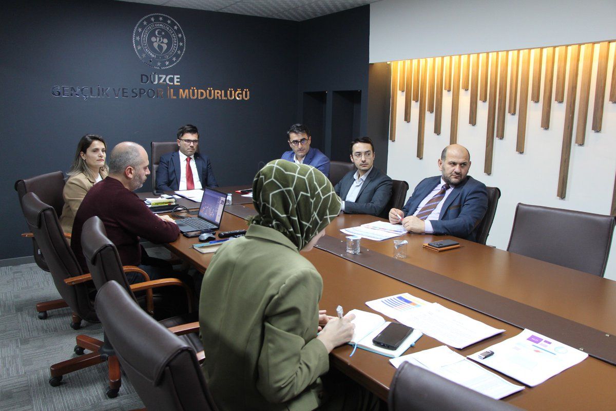 DÜZCE'DE İL KARNESİ DEĞERLENDİRME TOPLANTISI GERÇEKLEŞTİRİLDİ