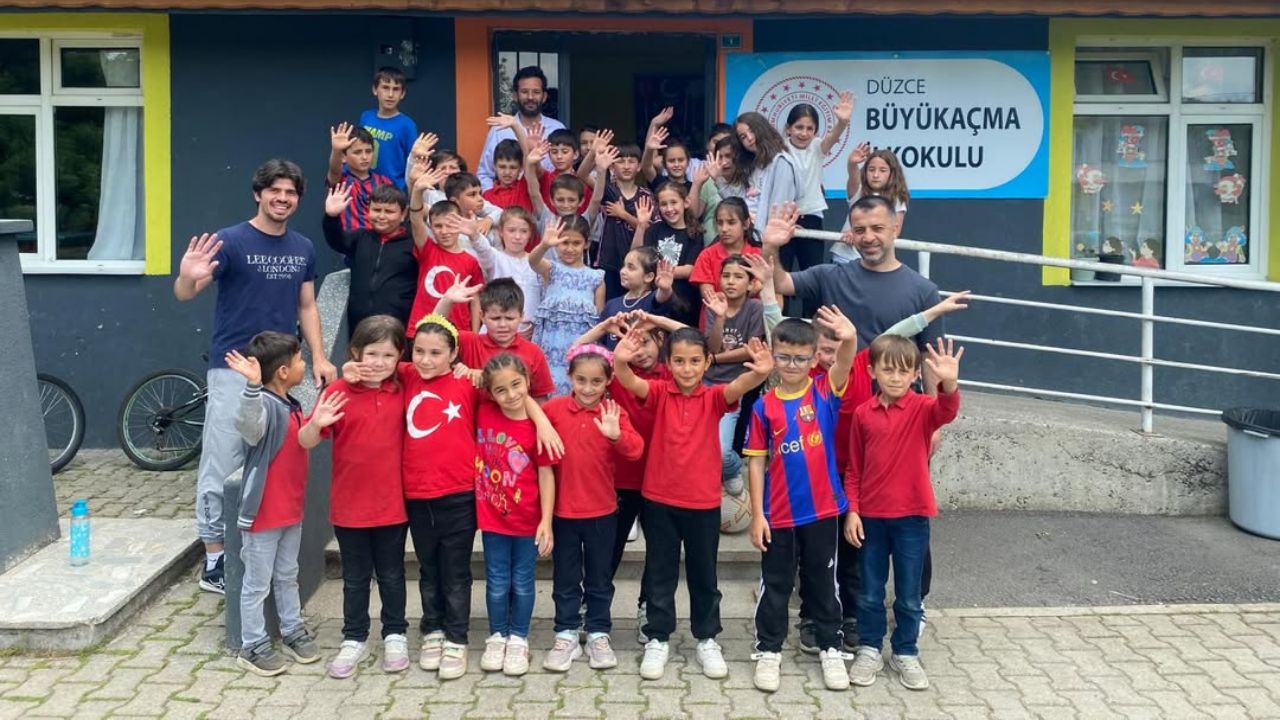 DÜZCE'DE İLKOKUL ÖĞRENCİLERİ FİZİKSEL ETKİNLİKLERLE BULUŞUYOR
