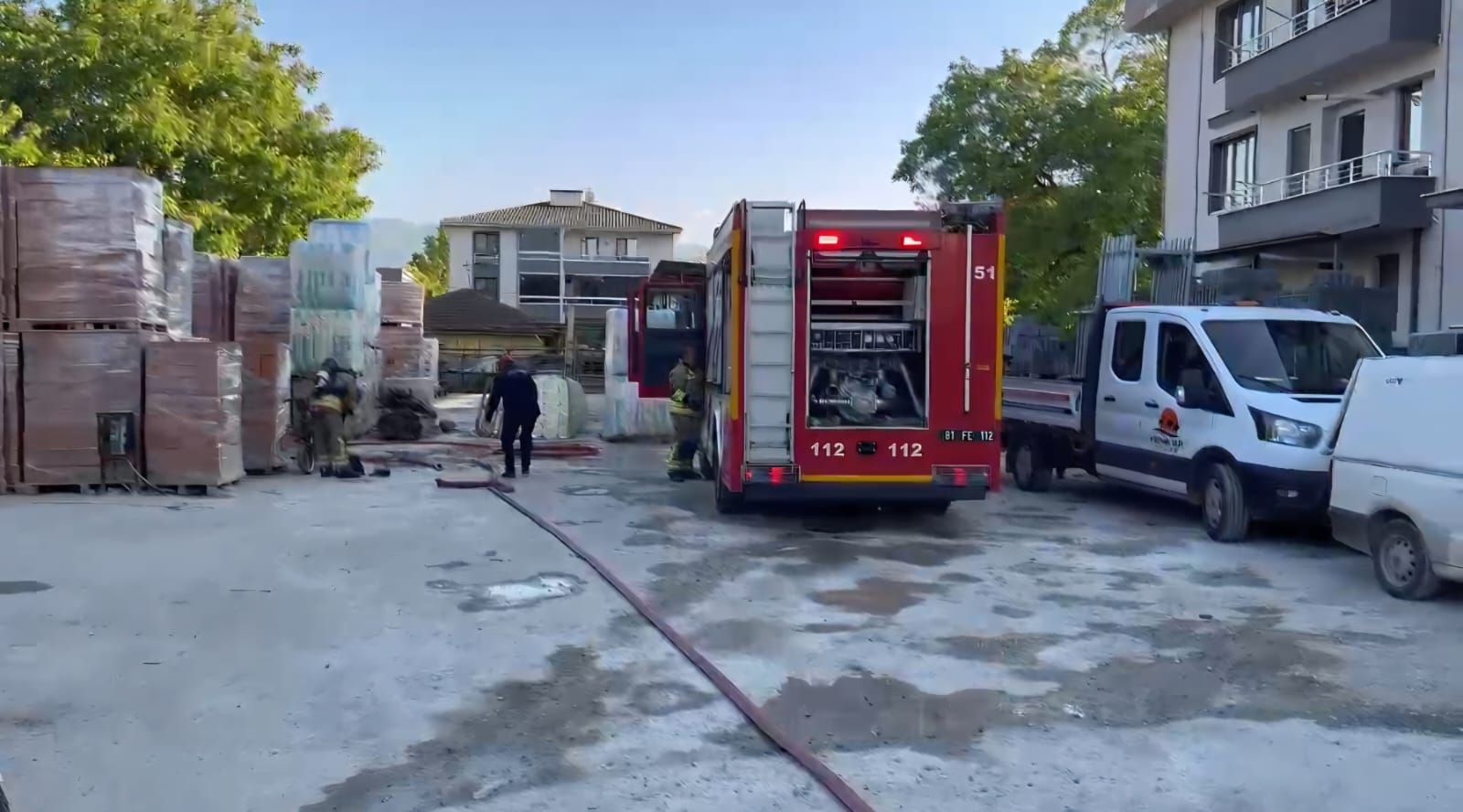 DÜZCE'DE İŞYERİ YANGINI KORKUTTU