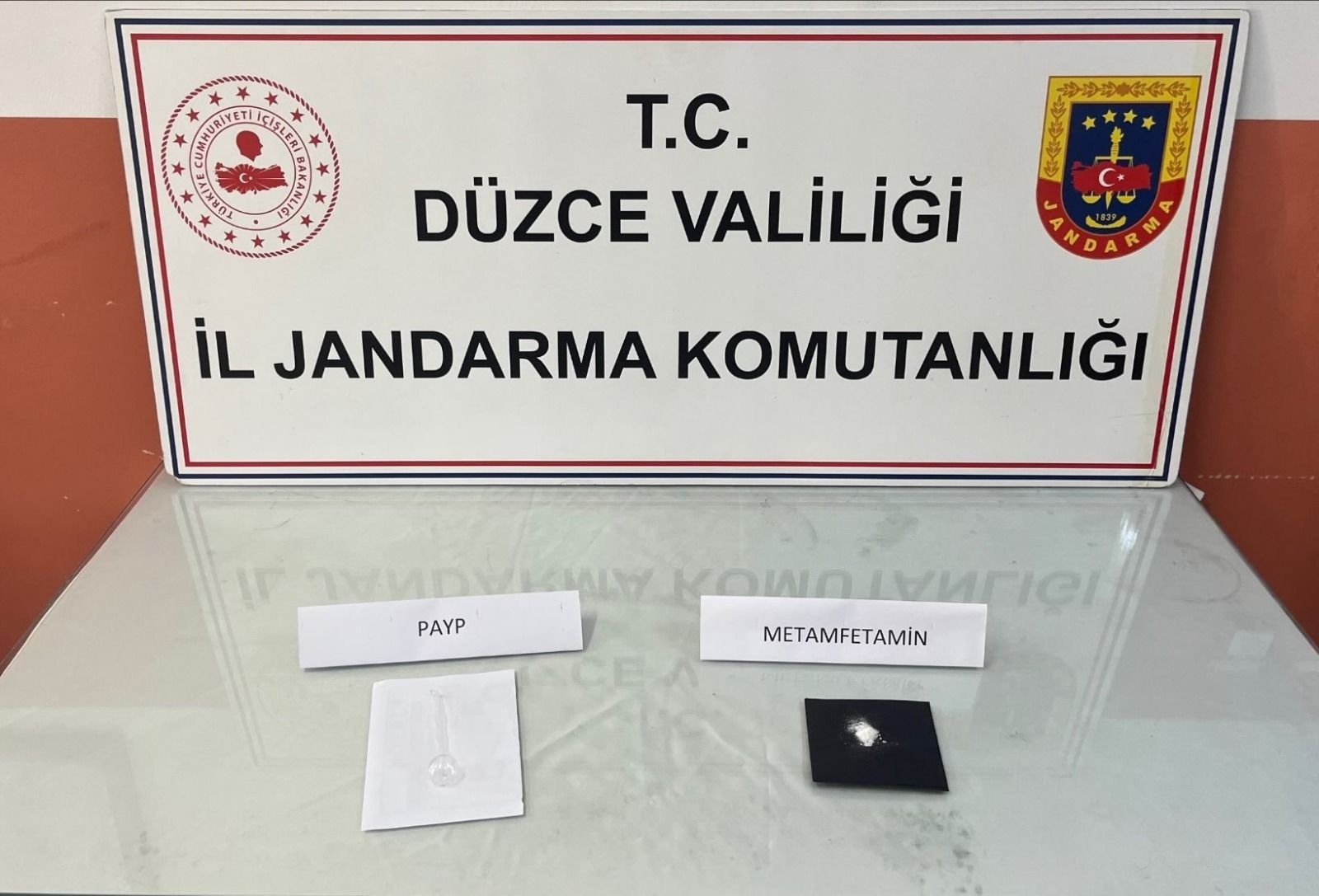 DÜZCE'DE JANDARMA'DAN ŞOK UYGULAMALAR 49 KİŞİ YAKALANDI