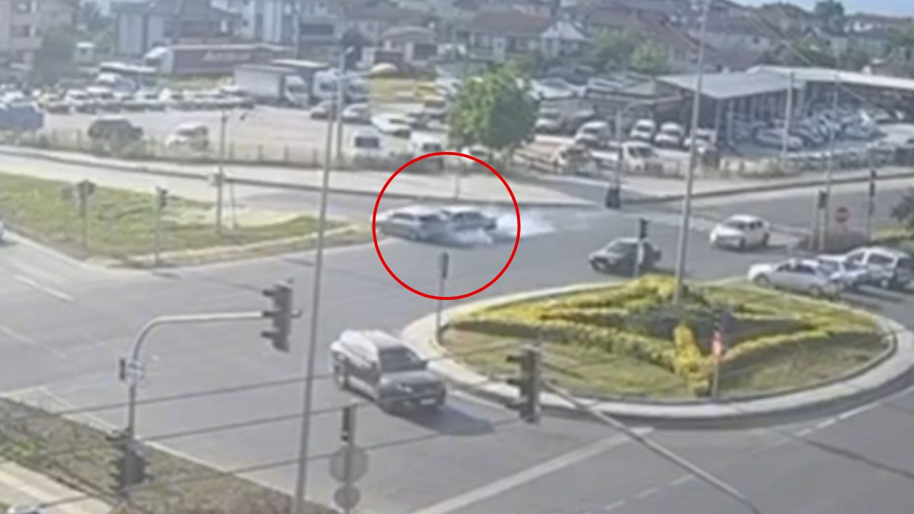 DÜZCE'DE KAZA GÜVENLİK KAMERASINA YANSIMASI