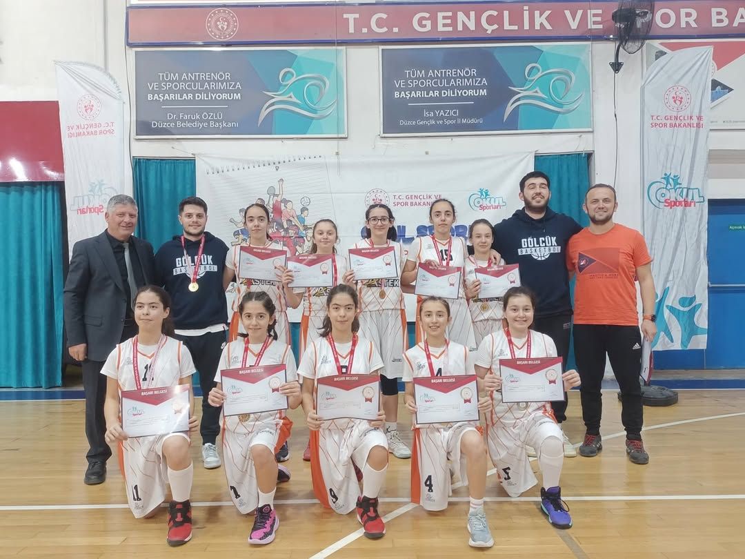 DÜZCE'DE KÜÇÜKLER BASKETBOLUNDA ŞAMPİYONLAR BELLİ OLDU