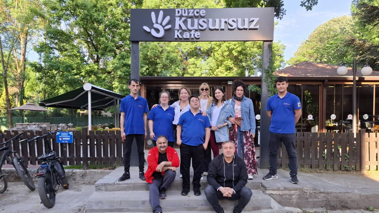 DÜZCE'DE KUSURSUZ BİR MOLA VERDİLER