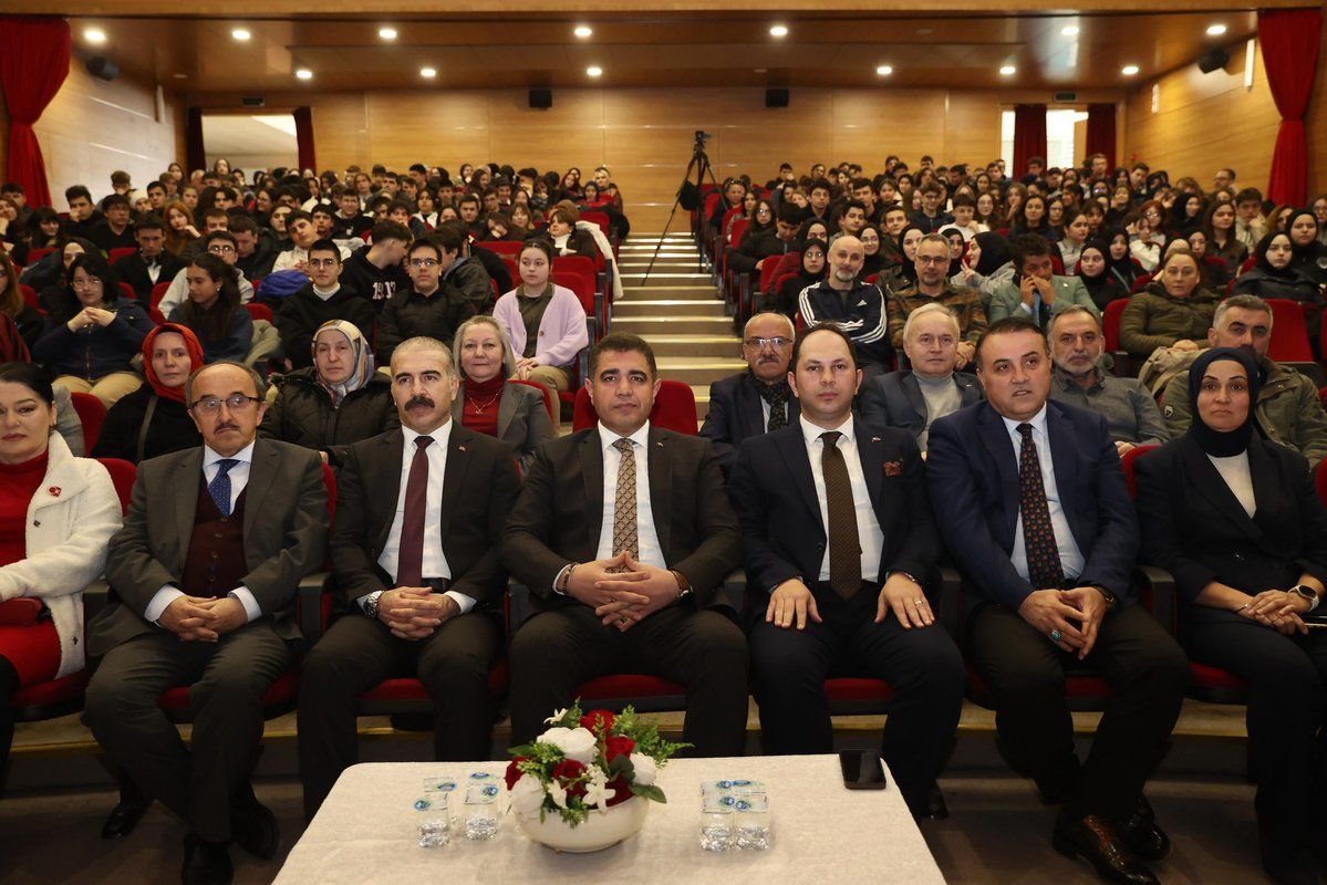 DÜZCE'DE ÖDÜLLÜ MÜNAZARA TURNUVASI FİNALİ GERÇEKLEŞTİ