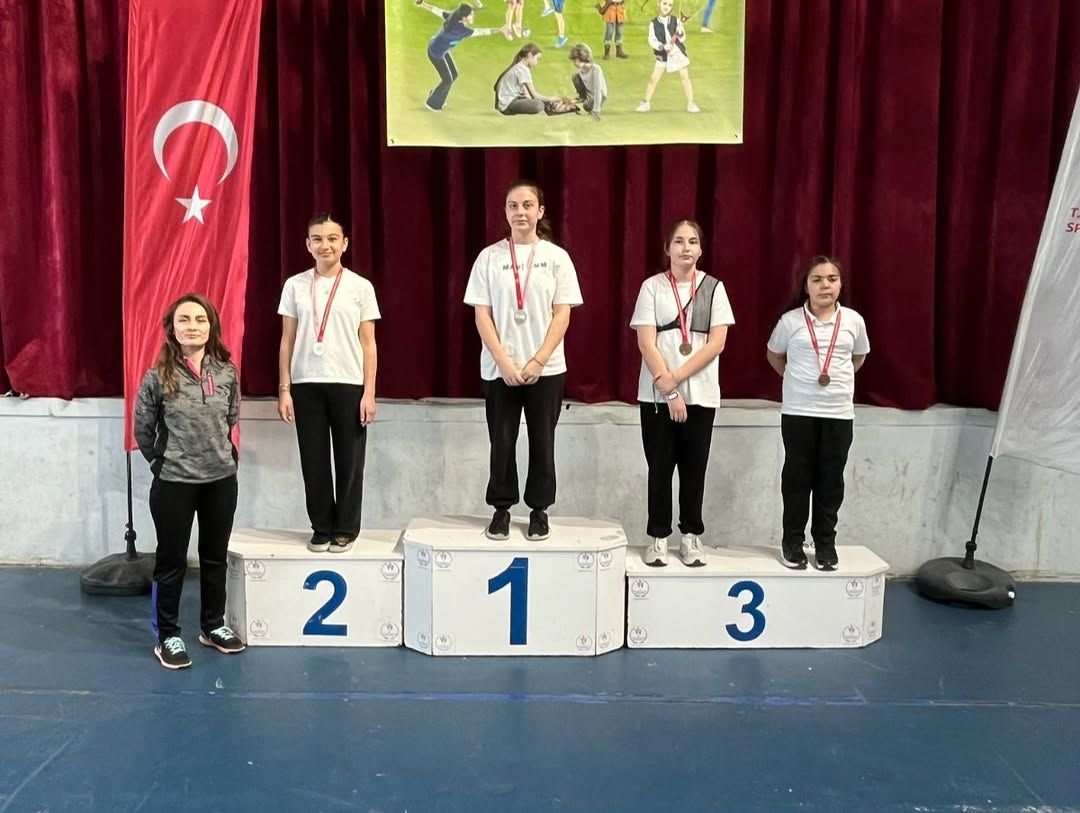 DÜZCE'DE OKLAR HEDEFİ BULDU, KUPA SAHİBİNİ BULDU