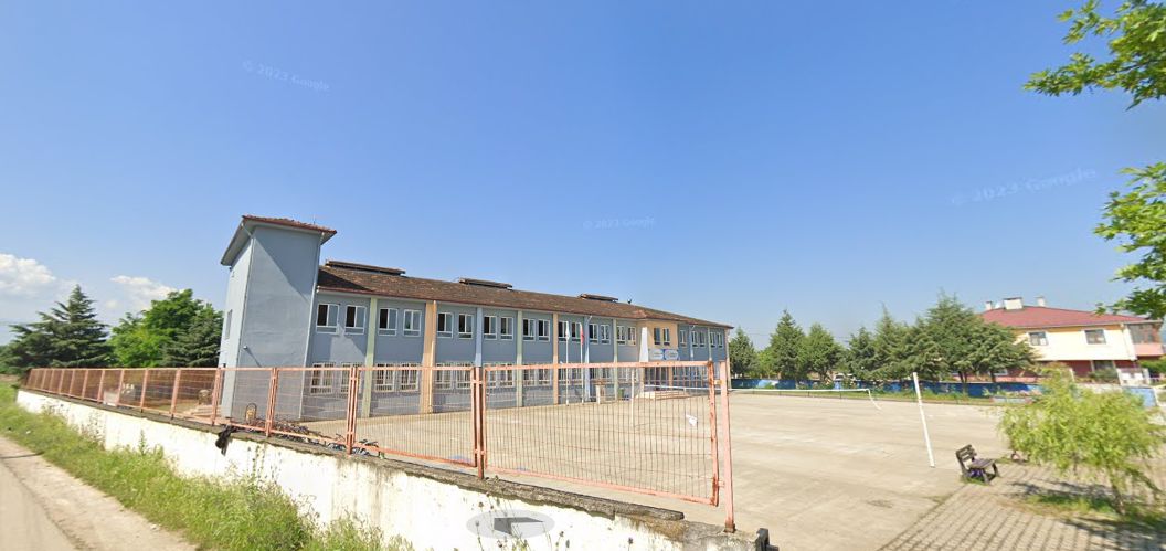 DÜZCE'DE OKUL MÜDÜRÜNÜN YAPTIKLARI AKILLARA DURGUNLUK VERDİ !