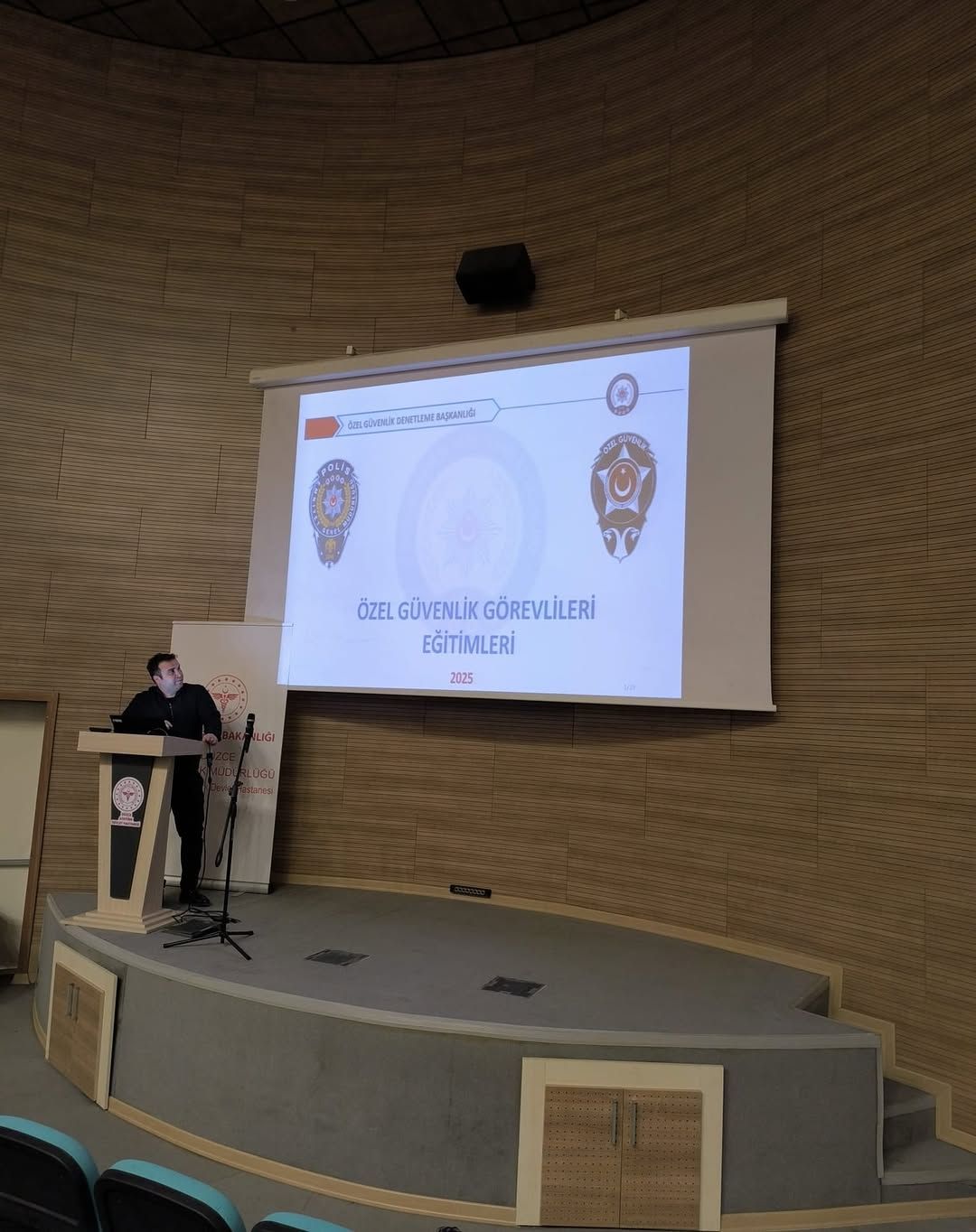 DÜZCE'DE ÖZEL GÜVENLİK HUKUKU VE GENEL KOLLUKLA İLİŞKİLER EĞİTİM VERİLDİ