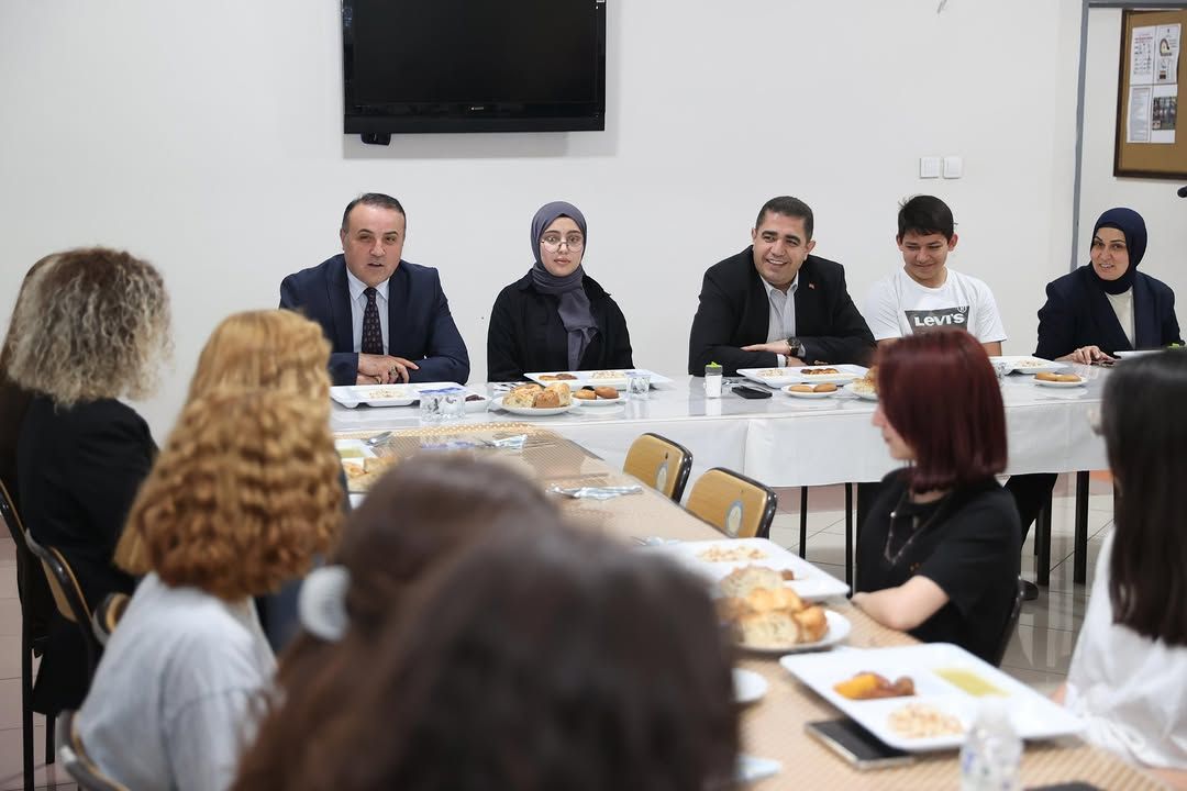 DÜZCE'DE RAMAZAN BEREKETİ, GENÇLERLE PAYLAŞILDI