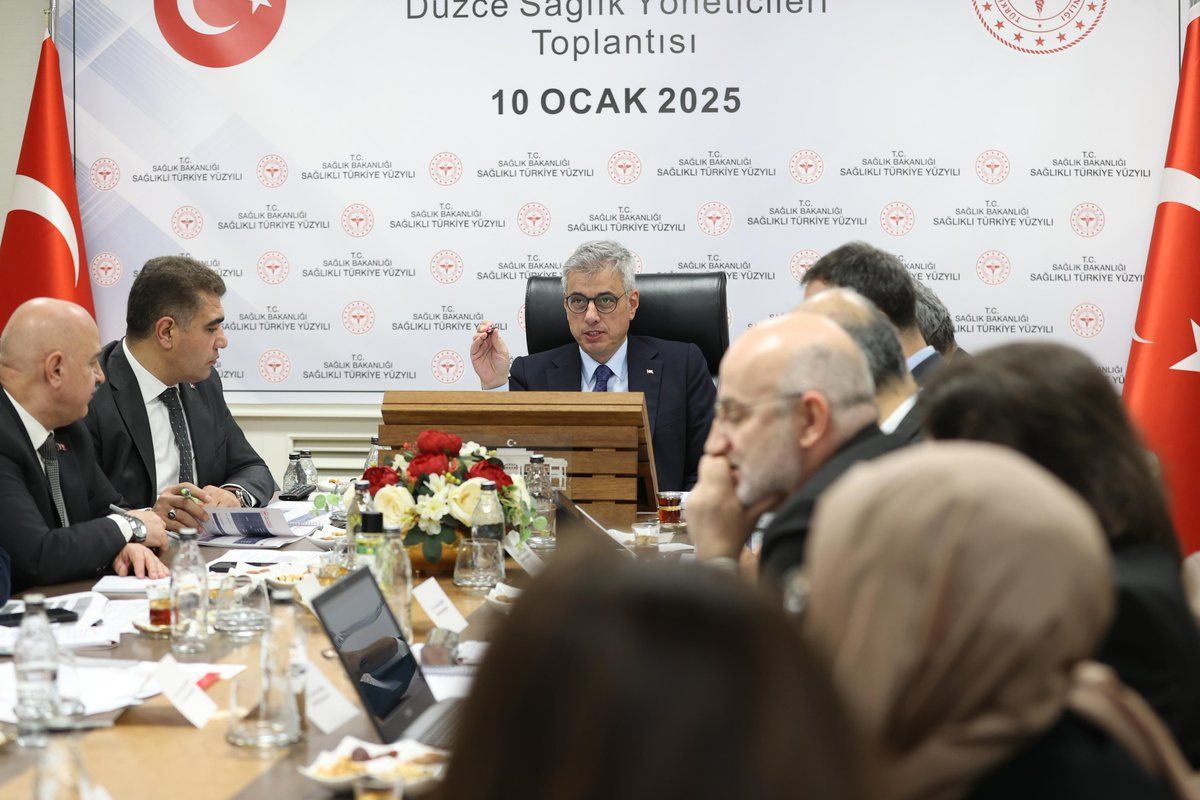 DÜZCE'DE SAĞLIK BAKANI MEMİŞOĞLU BAŞKANLIĞINDA SAĞLIK YÖNETİCİLERİ TOPLANTISI GERÇEKLEŞTİRİLDİ