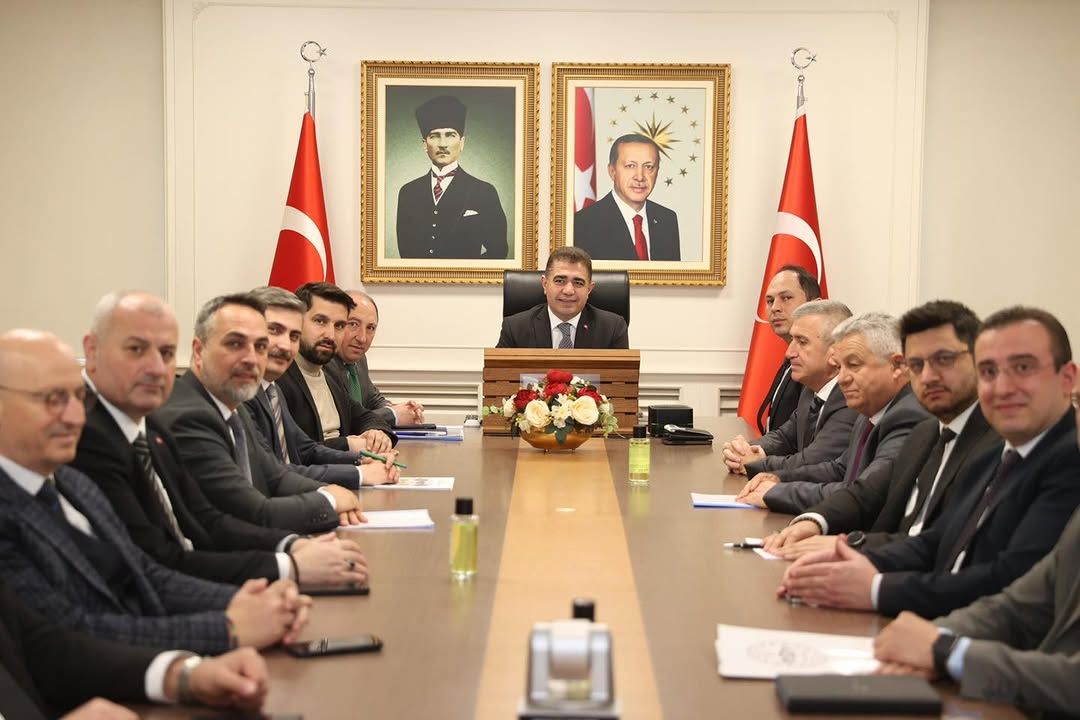DÜZCE'DE SAHİPSİZ SOKAK HAYVANLARI İÇİN KRİTİK TOPLANTI