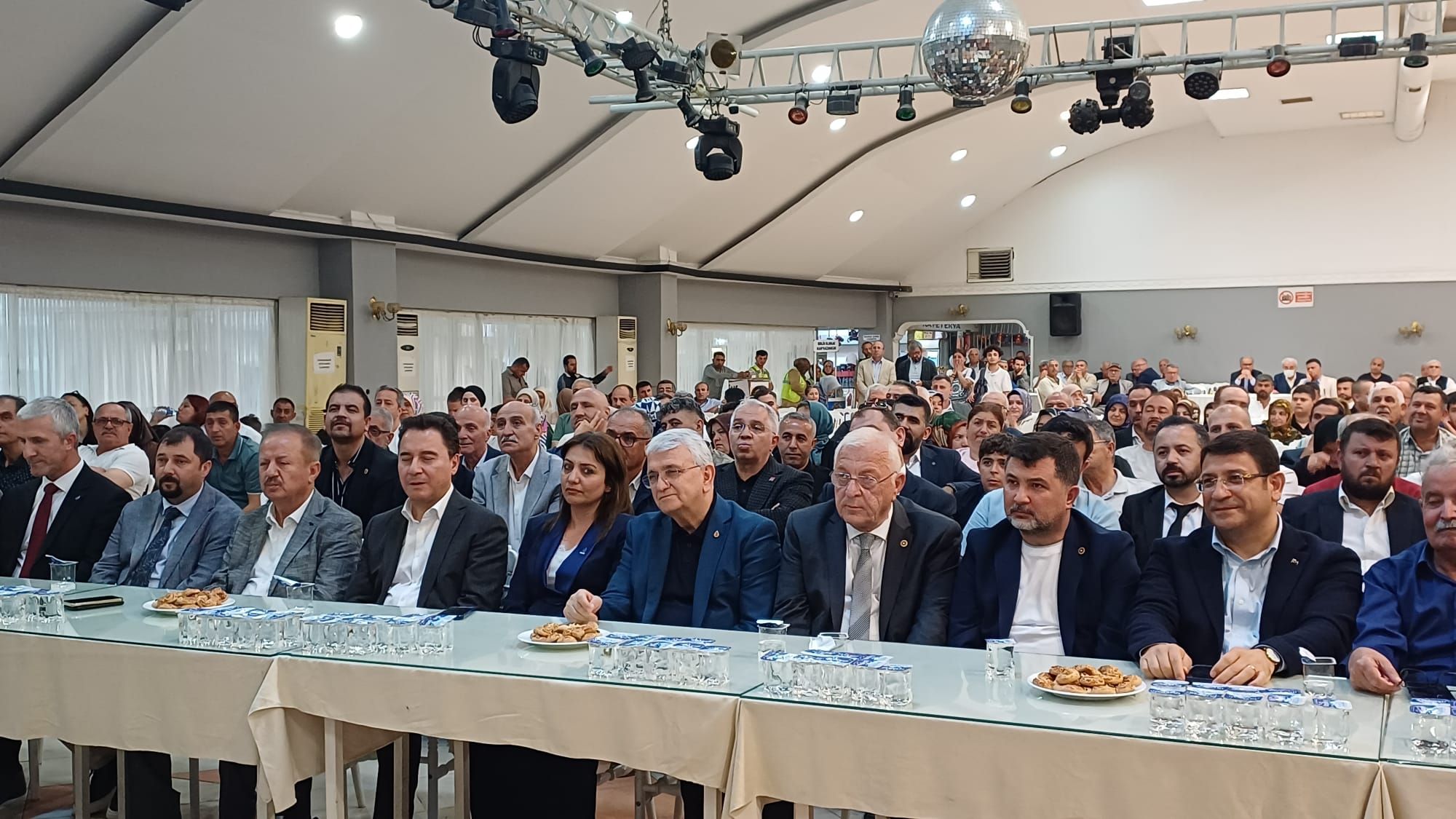 DÜZCE'DE SİYASET VE İŞ DÜNYASI BULUŞMASI; HAYDER'İN GECESİNE YOĞUN İLGİ