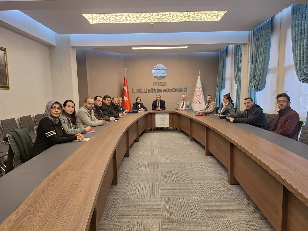 DÜZCE'DE TÜRKİYE YÜZYILI MAARİF MODELİ DEĞERLENDİRİLDİ
