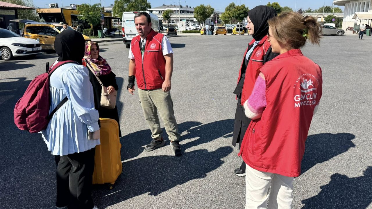 Düzce'de Üniversite Öğrencilerine Otogarda Hoş Geldin Desteği