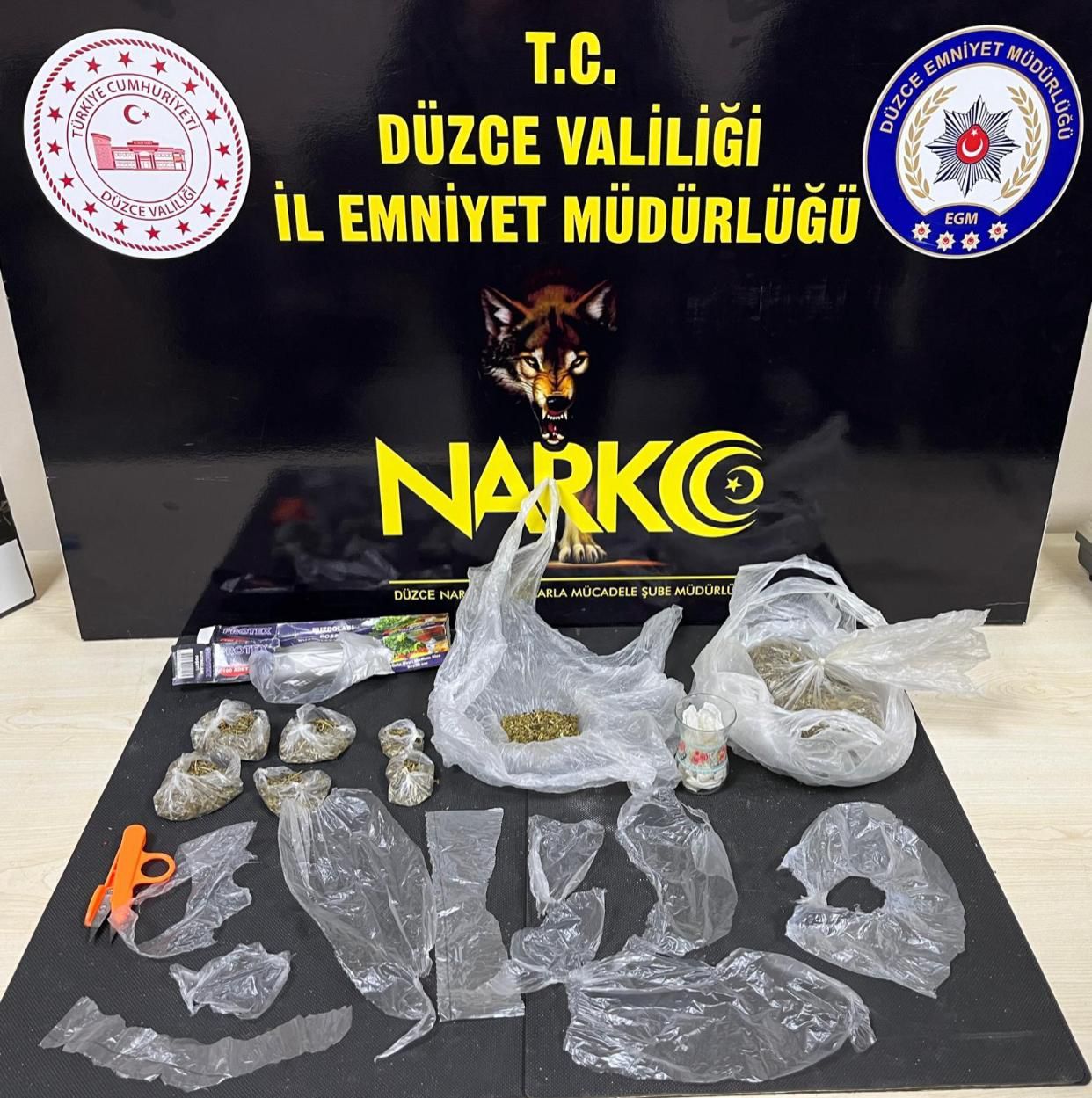 DÜZCE'DE YAKALANAN BİR ZEHİR TACİRİ TUTUKLANDI