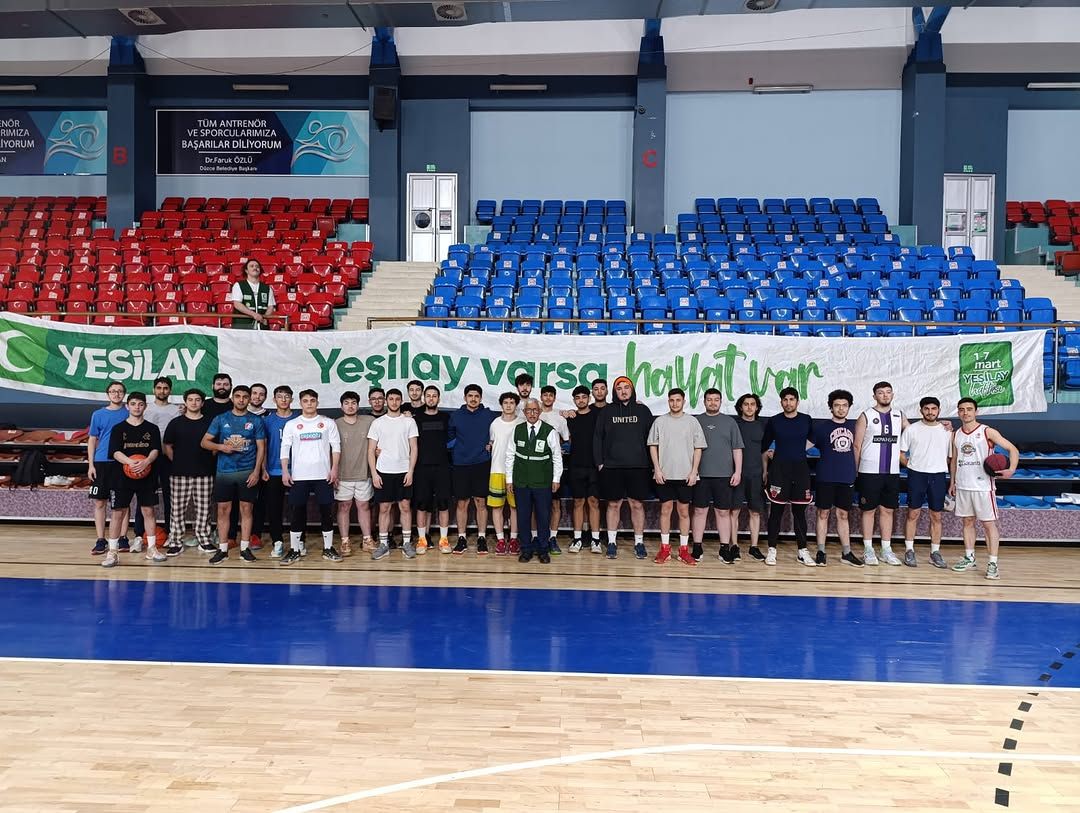 DÜZCE'DE YEŞİLAY 3X3 BASKETBOL TURNUVASI YAPILDI