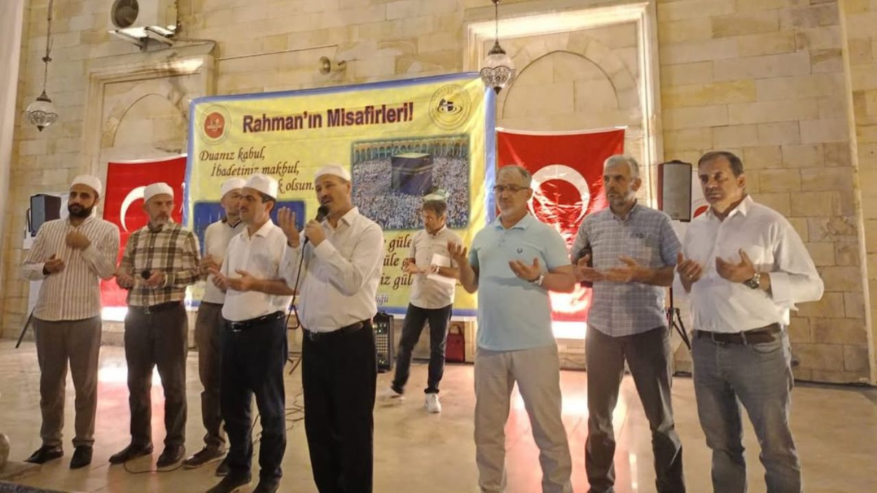 Düzce'den Hac Sonrası İlk Umreci Kafilesi Dualarla Uğurlandı