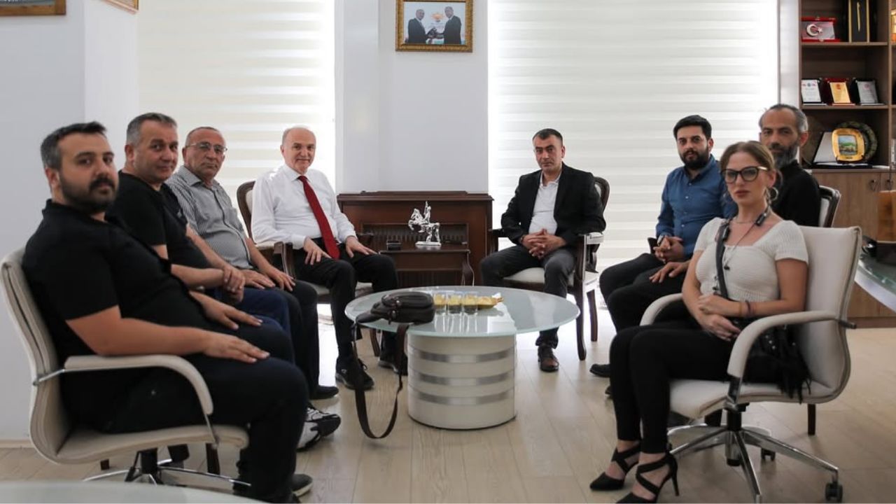 DÜZCE GAZETECİLER CEMİYETİ'NDEN BAŞKAN ÖZLÜ'YE ZİYARET