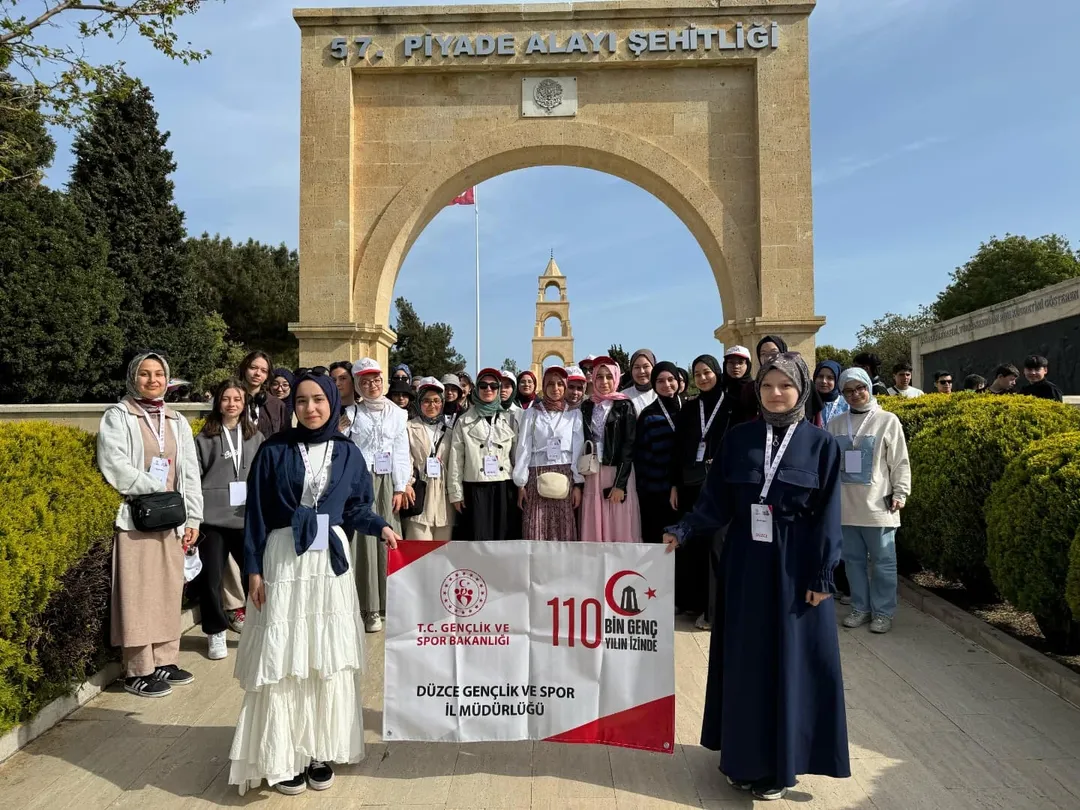 DÜZCE GENÇLERİ ÇANAKKALE RUHUNU YERİNDE YAŞADI