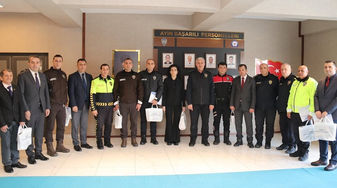 DÜZCE İL EMNİYET MÜDÜRÜ ERGÜDER, ŞUBAT AYI BAŞARILI PERSONELİNİ ÖDÜLLENDİRDİ