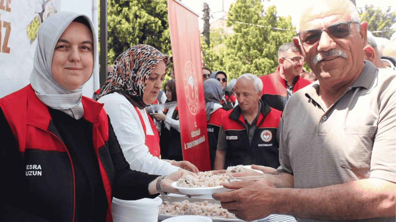 DÜZCE İL TARIM MÜDÜRLÜĞÜ'NDE GELENEKSEL PİLAV GÜNÜ BULUŞMASI
