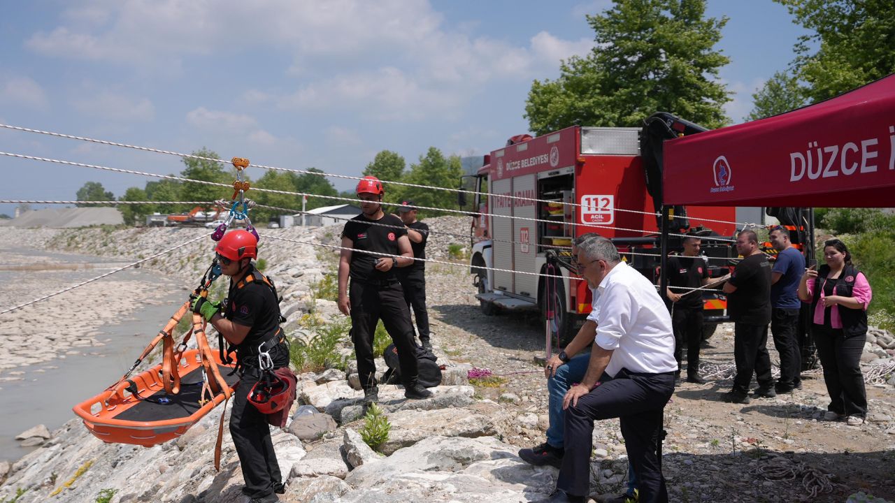 DÜZCE İTFAİYESİ'NDEN GERÇEĞİ ARATMAYAN TATBİKAT