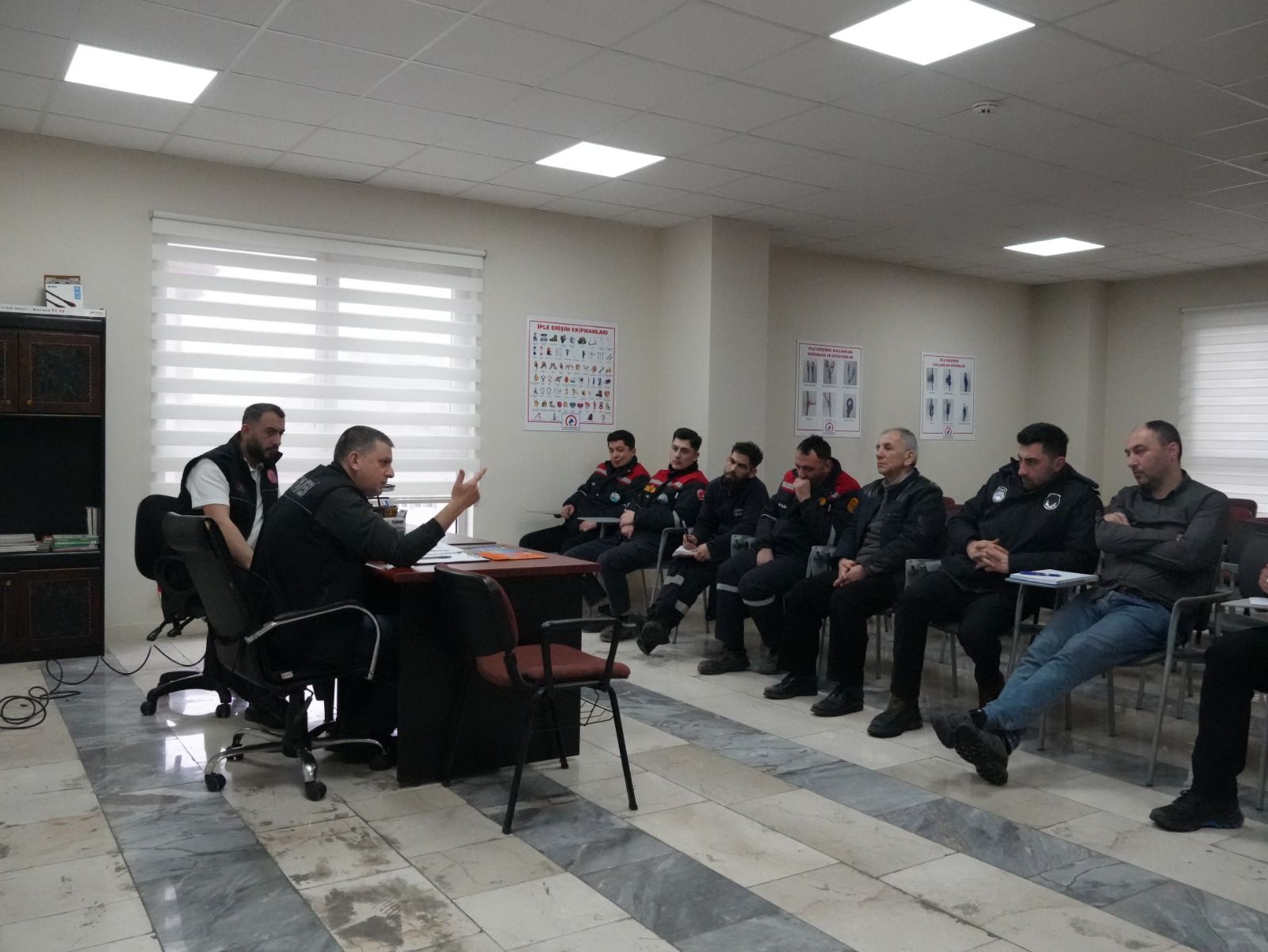 DÜZCE İTFAİYESİ YENİÇAĞA İTFAİYESİ'NE EĞİTİM VERDİ