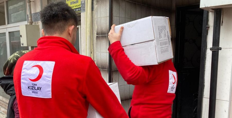 DÜZCE KIZILAY EKİPLERİNDEN YIĞILCA'DA YARDIM ELİ