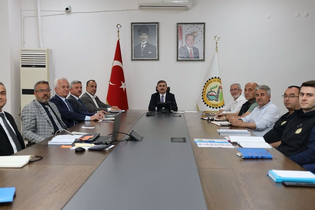 DÜZCE KÖYLERİNE HİZMET YAĞACAK İL ÖZEL İDARESİ VİTES YÜKSELTTİ