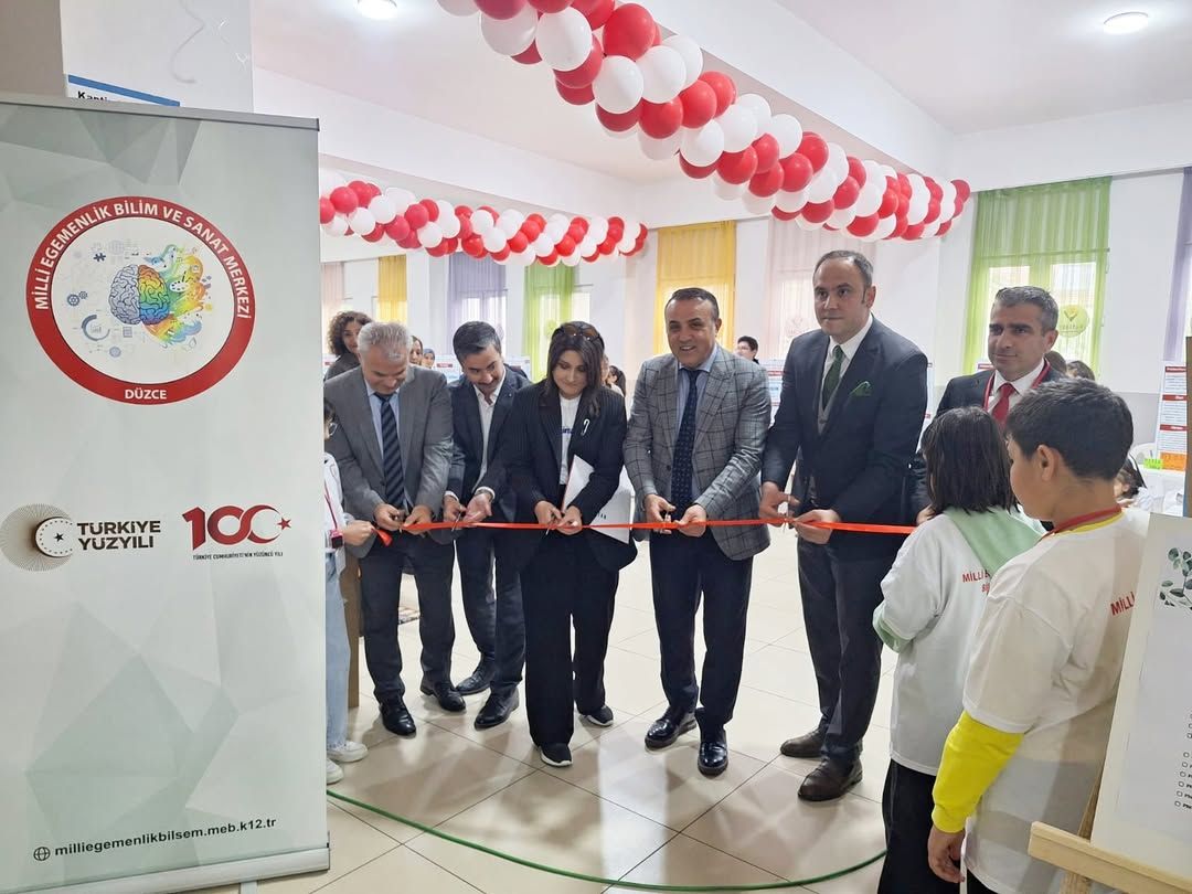 DÜZCE MİLLİ EGEMENLİK BİLSEM'DE TÜBİTAK 4006 BİLİM FUARI AÇILIŞI GERÇEKLEŞTİRİLDİ
