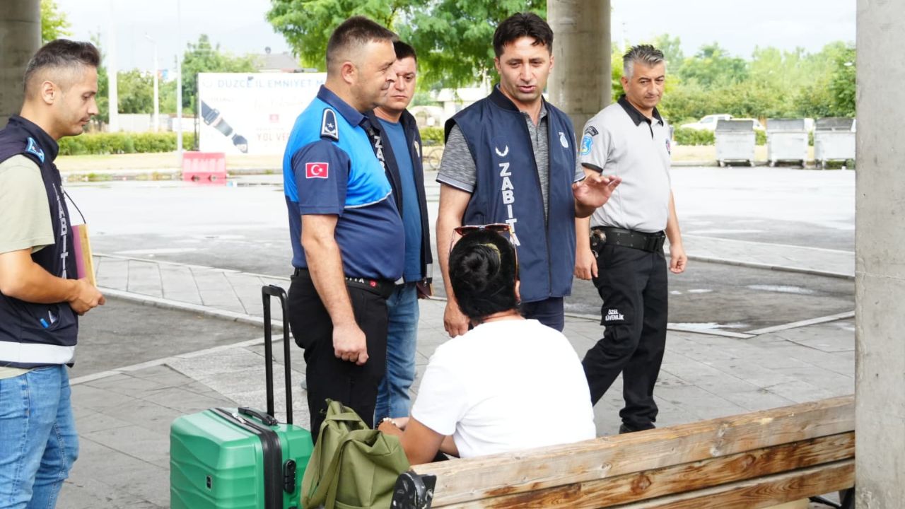 Düzce Otogarı'nda Ortak Denetim; Esnaf ve Yolcular Bilgilendirildi