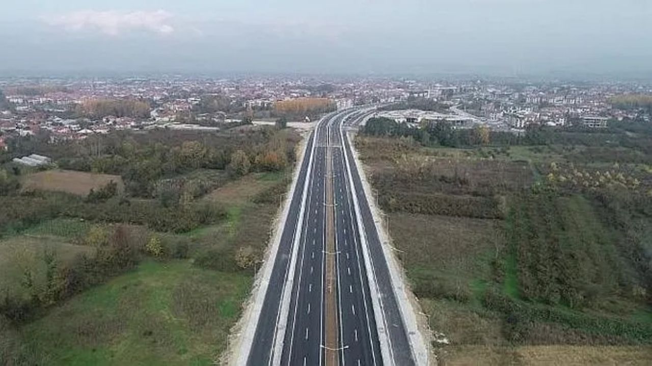 Düzce TEM Otoyolu'nda Şerit Daraltması Sürücüler Uyarıldı