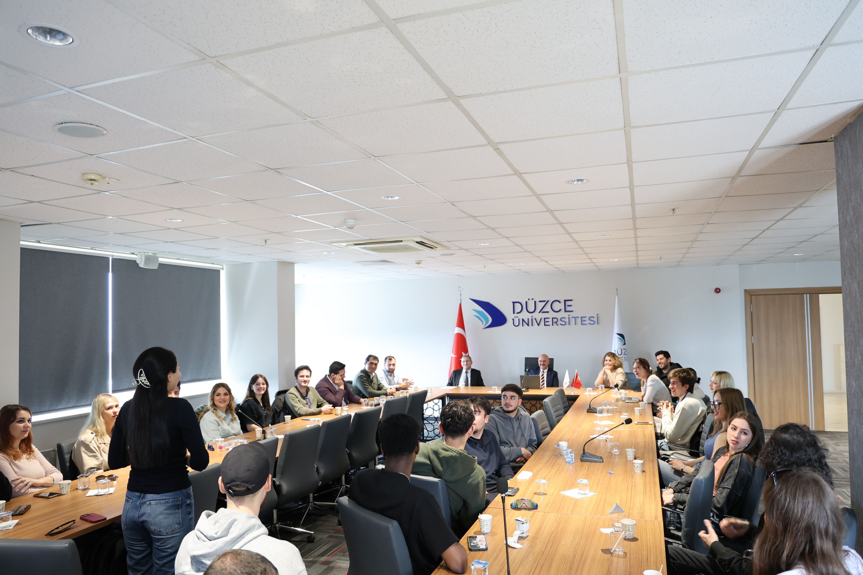 DÜZCE ÜNİVERSİTESİ'NDE FARKLI KÜLTÜRLERİN BULUŞTUĞU PROJE KAPANIŞ PROGRAMI GERÇEKLEŞTİ