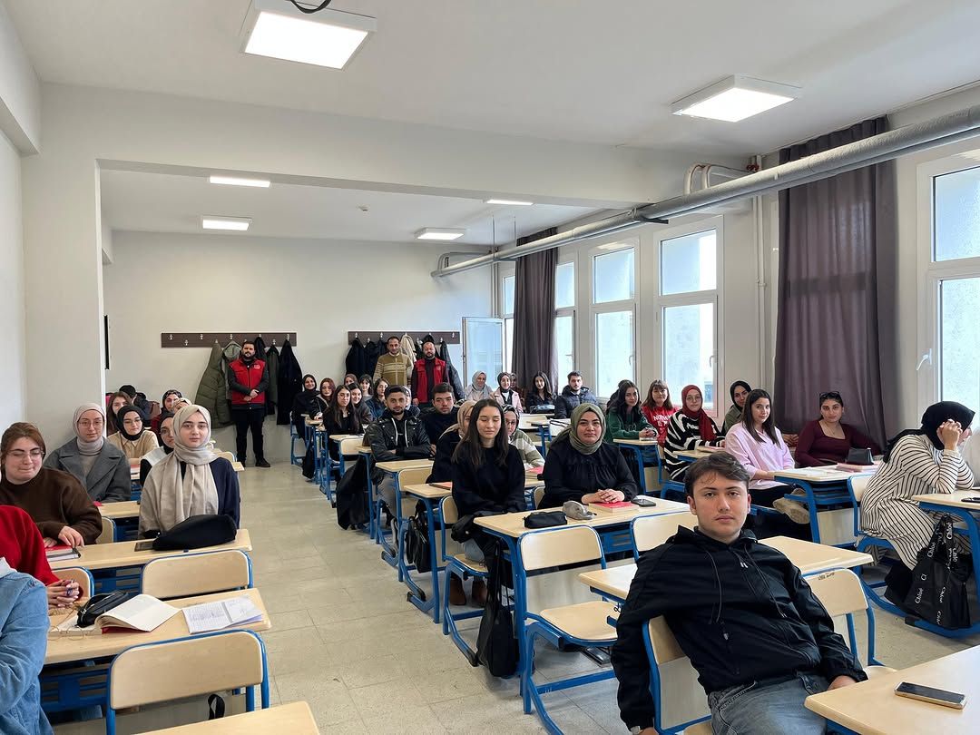 DÜZCE ÜNİVERSİTESİ'NDE KÜLTÜR, SANAT VE MÜNAZARA YARIŞMALARININ TANITIMI YAPILDI