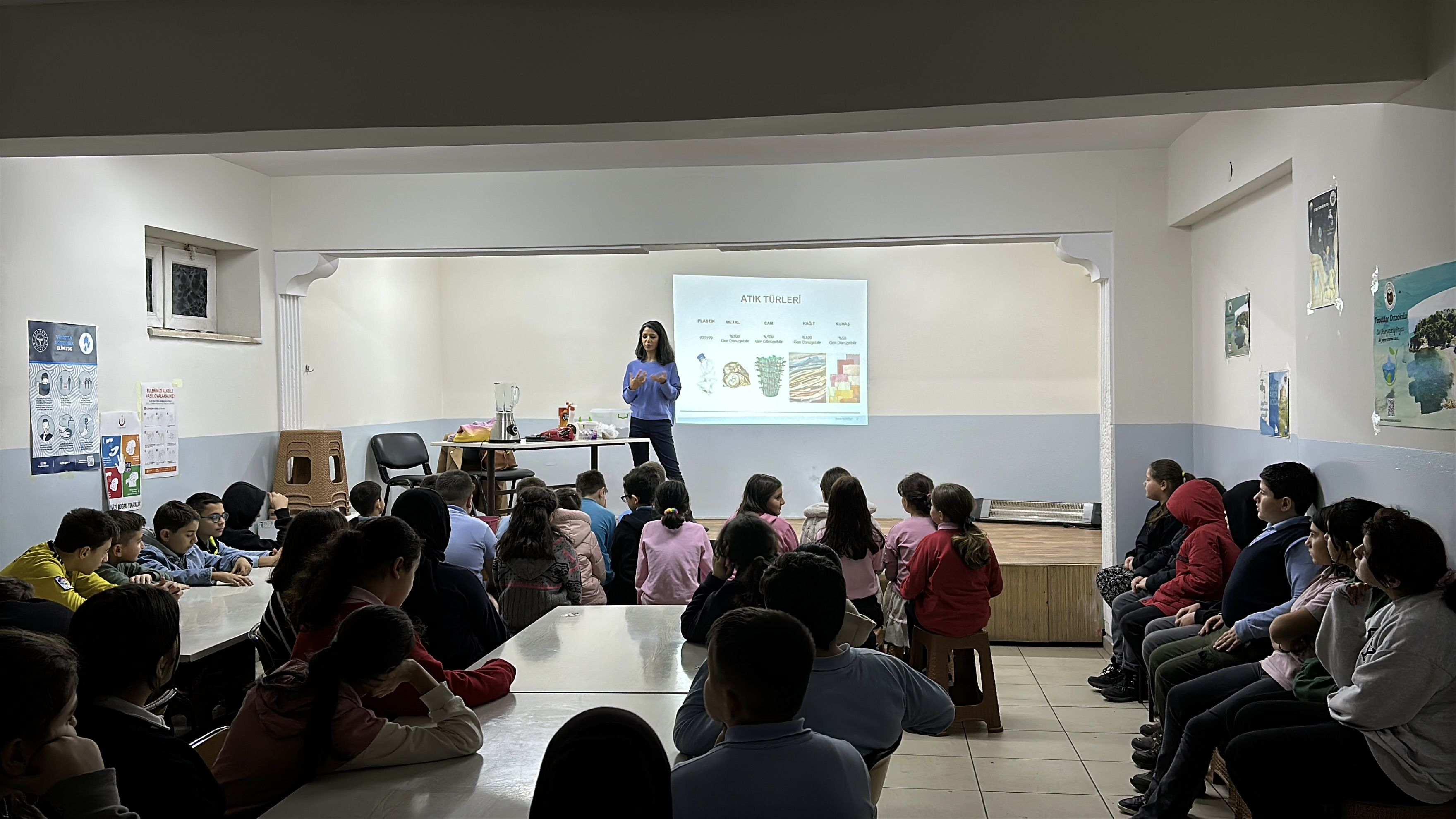 DÜZCE ÜNİVERSİTESİ’NDEN ORTAOKUL ÖĞRENCİLERİNE İLERİ DÖNÜŞÜM EĞİTİMİ