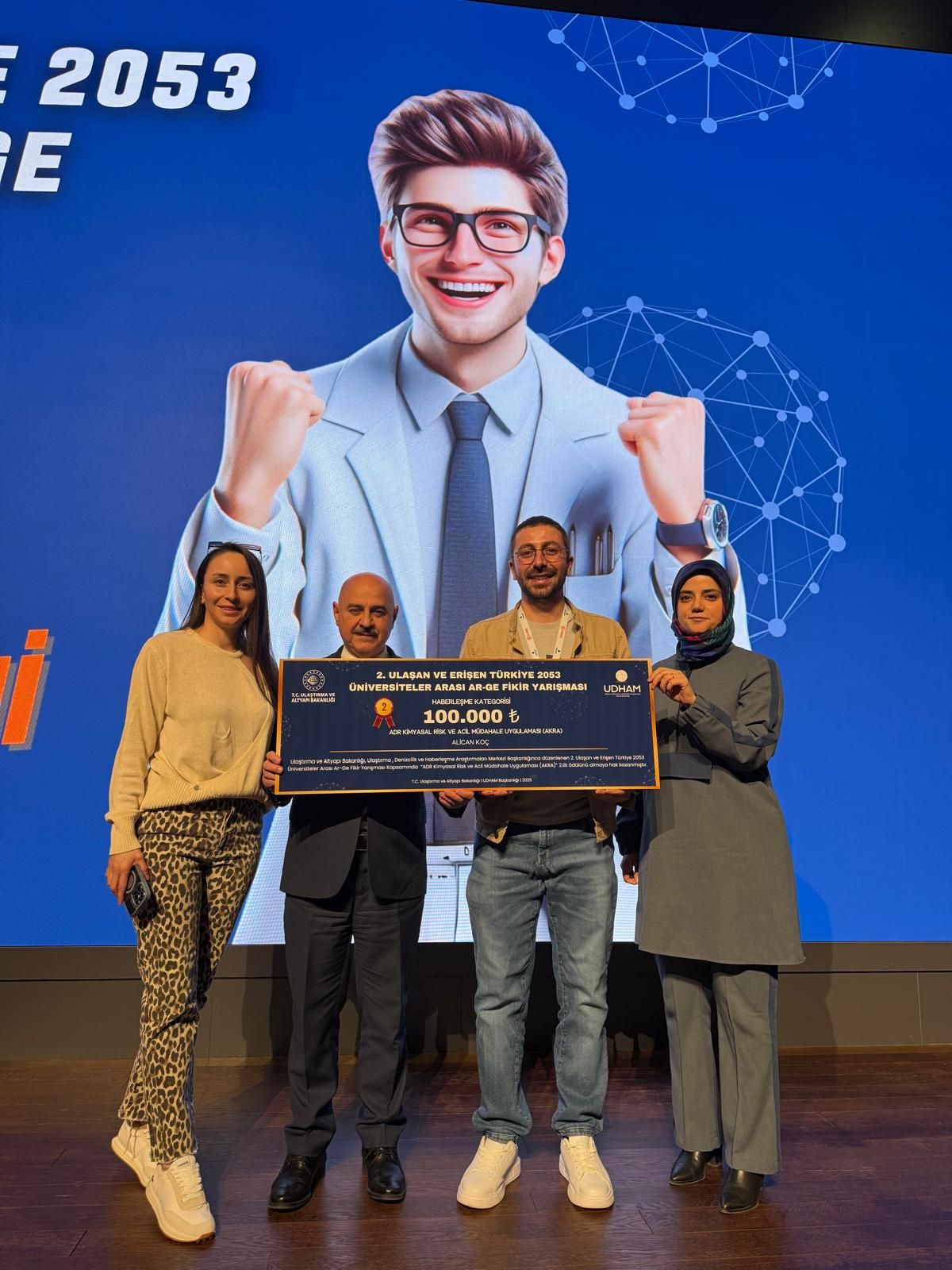 DÜZCE ÜNİVERSİTESİ'NDEN ''ULAŞAN VE ERİŞEN TÜRKİYE 2053'' YARIŞMASINDA BÜYÜK BAŞARI