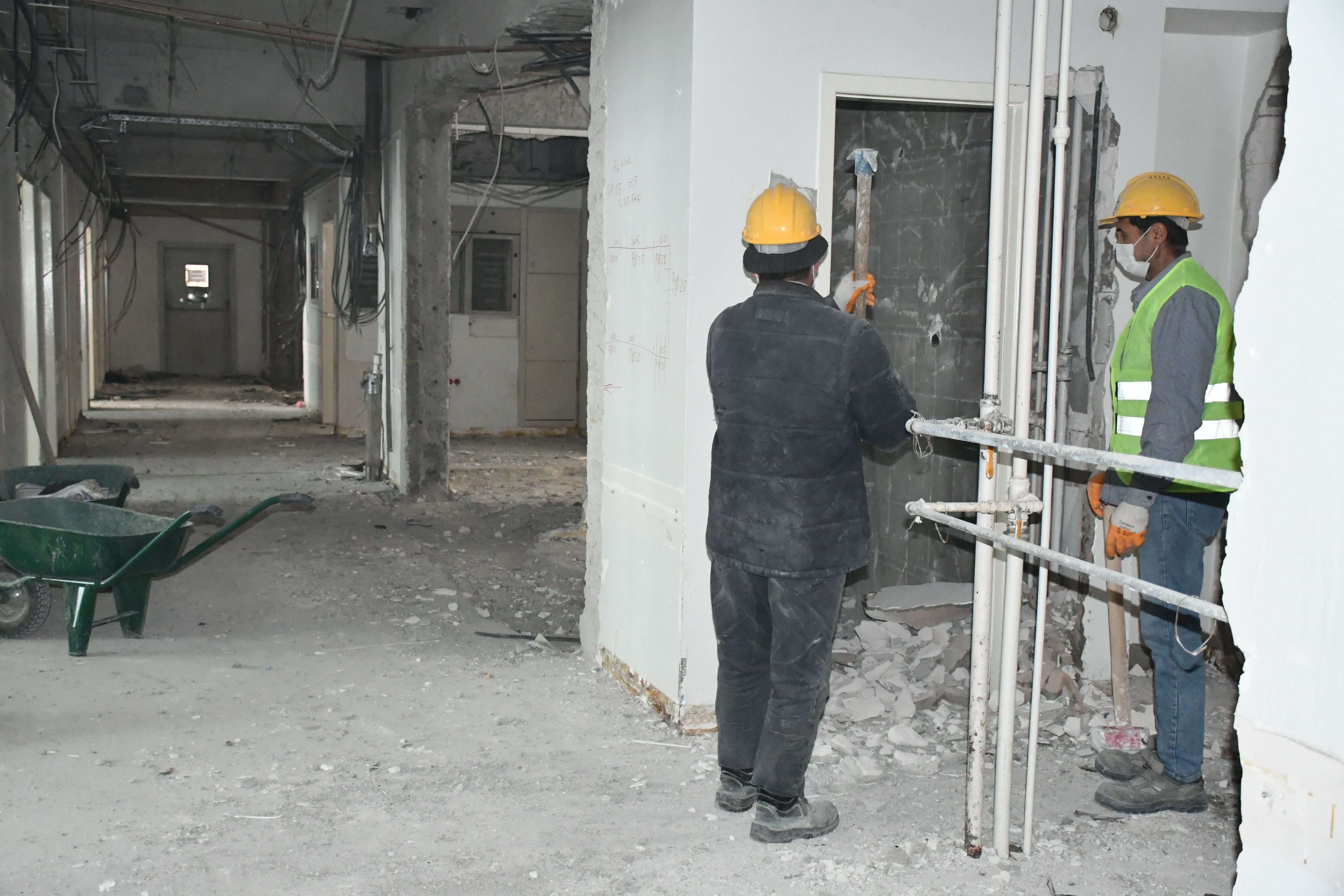 DÜZCE ÜNİVERSİTESİ TIP FAKÜLTESİ HASTANESİ, DEPREME KARŞI GÜÇLENDİRME VE YENİLEME ÇALIŞMALARINA BAŞLADI