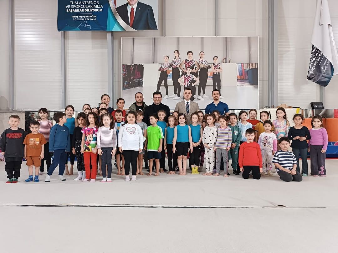 DÜZCE VALİ YARDIMCISI FURKAN ALPAY, BAHÇEŞEHİR SPOR KOMPLEKSİ'Nİ İNCELEDİ