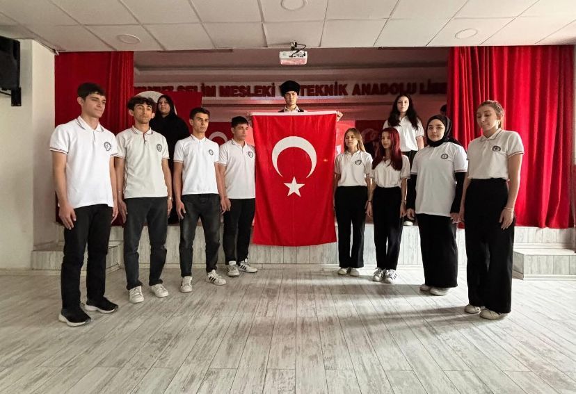 DÜZCE YAVUZ SELİM MTAL'DEN DUYGUSAL 12 MART PROGRAMI