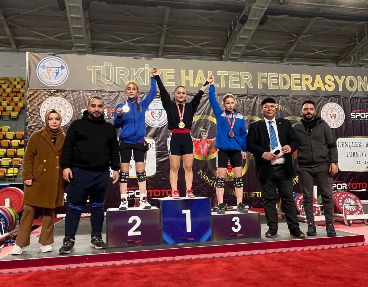DÜZCE'YE HALTERDE 4 MADALYA GELDİ