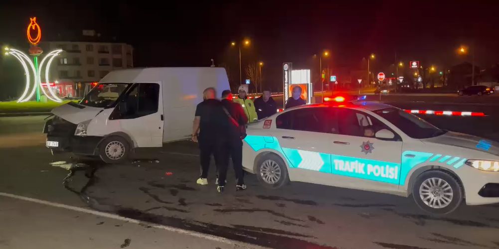 DÜZCE YENİ BAĞLANTI YOLU'NDA KAZA; 1 KİŞİ YARALANDI