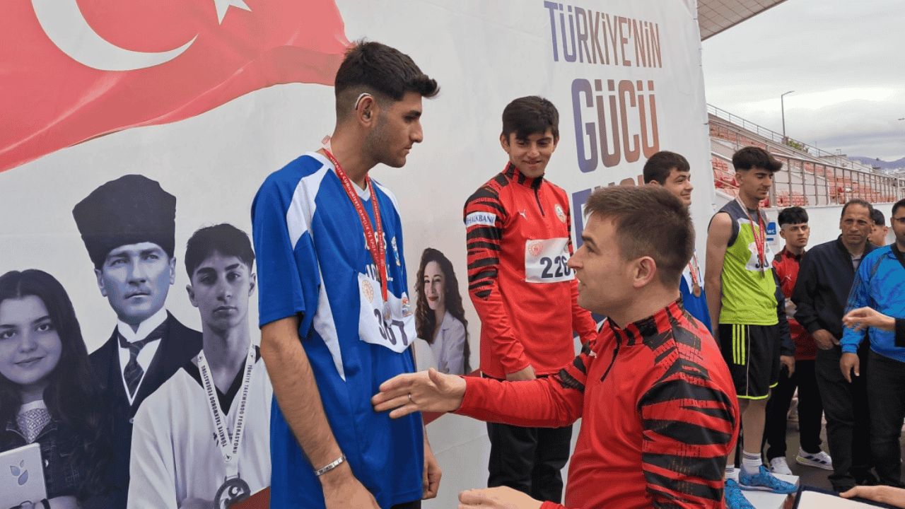 DÜZCELİ ÖĞRENCİDEN İŞİTME ENGELLİLER TÜRKİYE ŞAMPİYONASINDA BÜYÜK BAŞARI