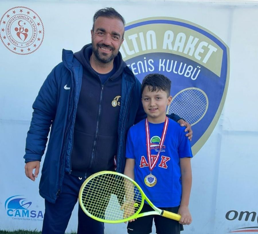 DÜZCELİ SPORCULAR TENİSTE 3 MADALYA KAZANDI