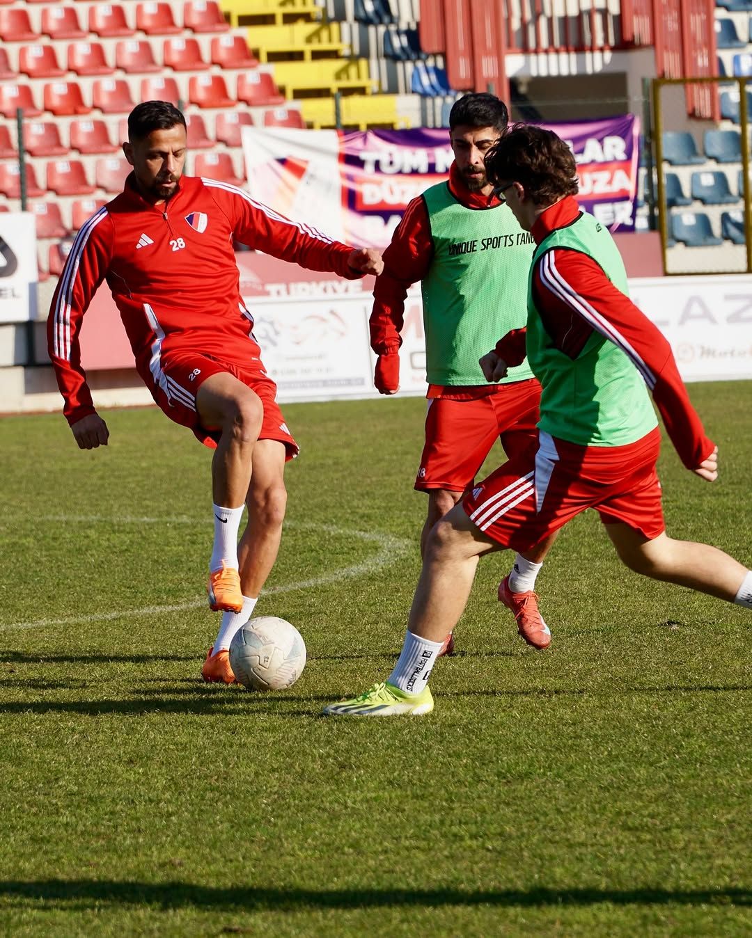 DÜZCESPOR, KUŞADASI SPOR MAÇI İÇİN HIZ KESMEDEN ÇALIŞIYOR