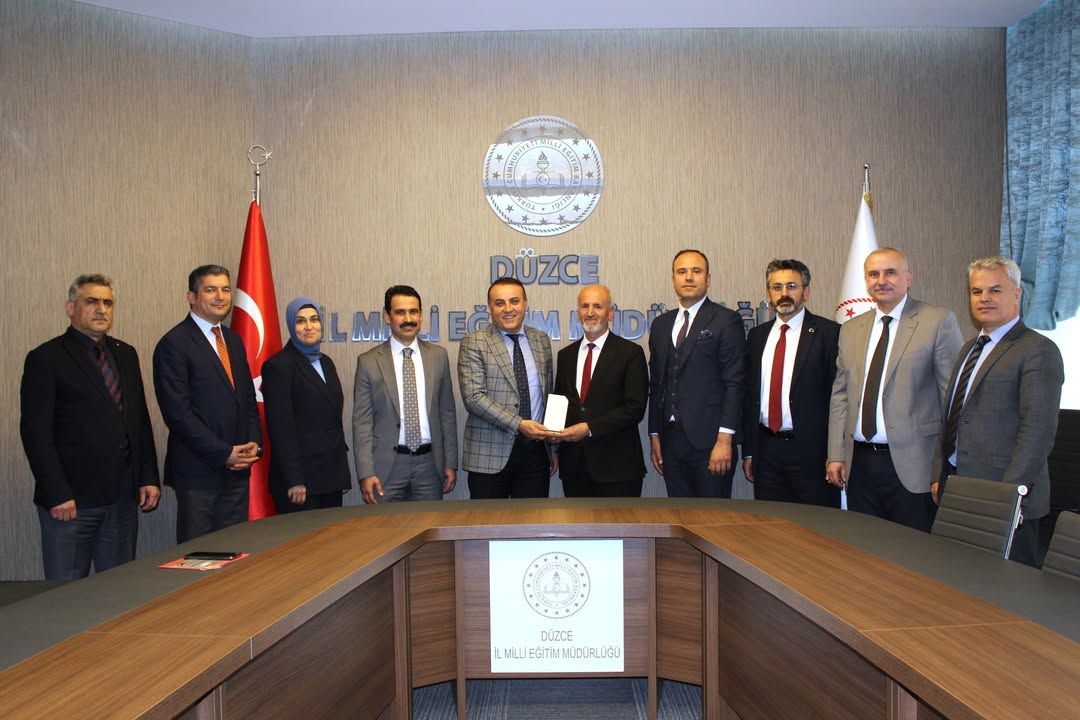 EĞİTİME ADANAN BİR ÖMÜR BAYRAM ALİ YILMAZ GÖREVİNE VEDA ETTİ